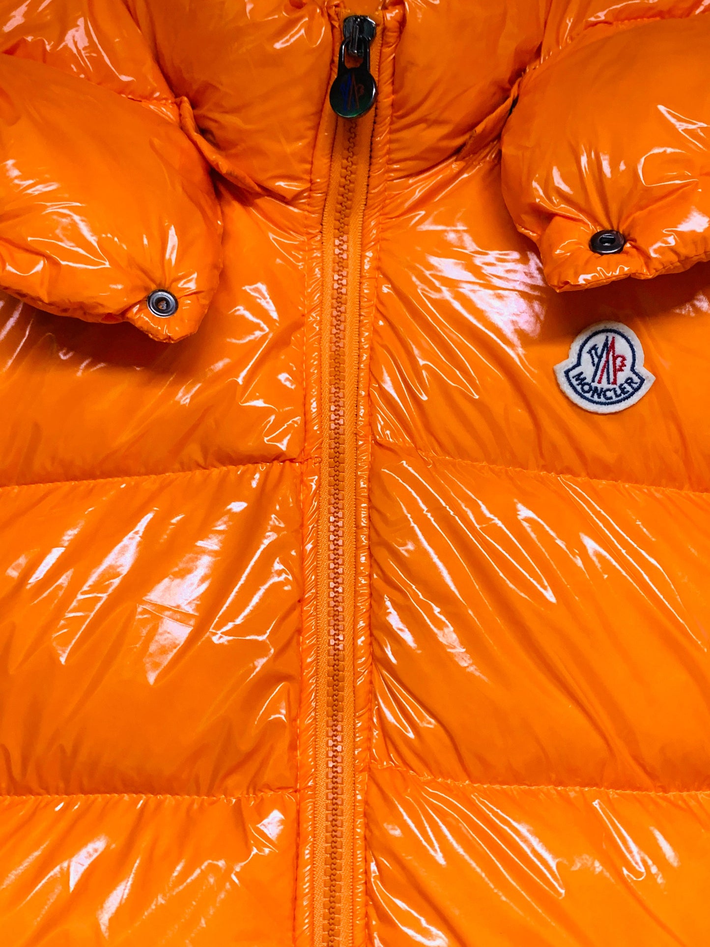 CHALECO MONCLER NARANJA.