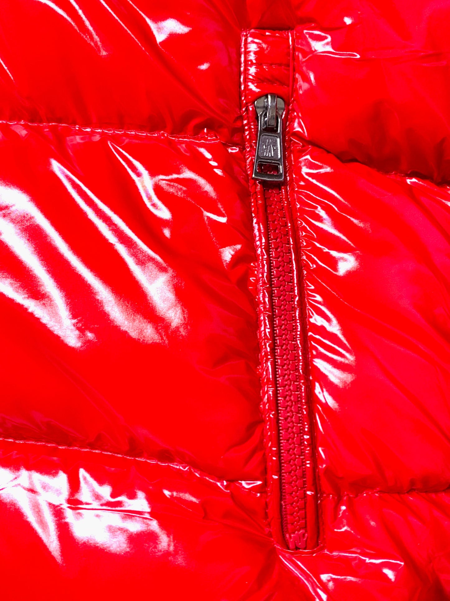 CHALECO MONCLER ROJO.