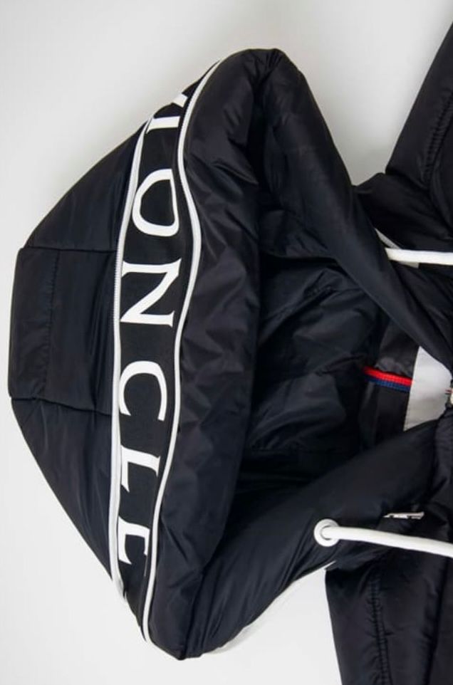 JACKET MONCLER EXCLUSIVE.