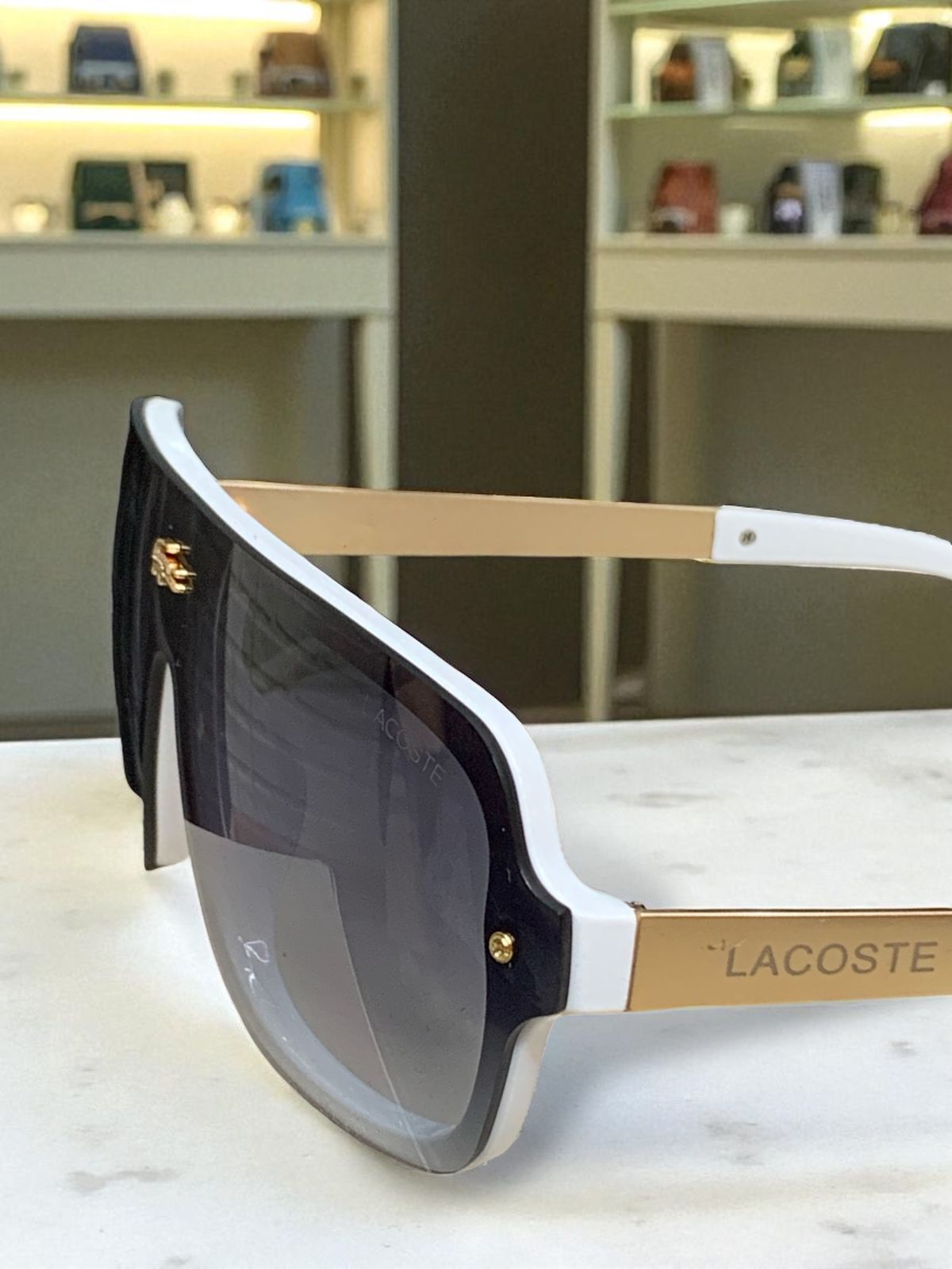LENTES DE LUJO LACOSTE.