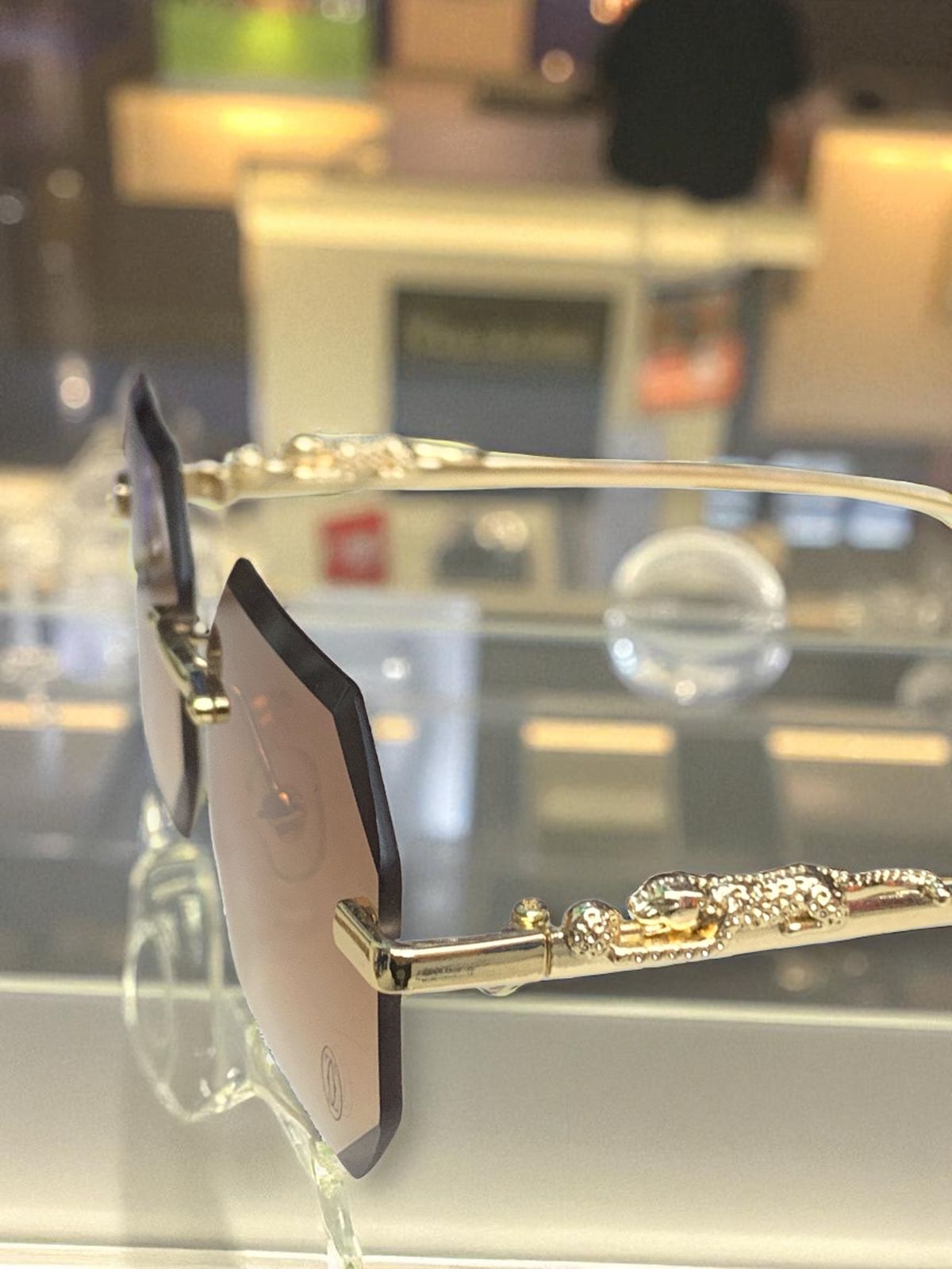 LENTES DE LUJO CARTIER.