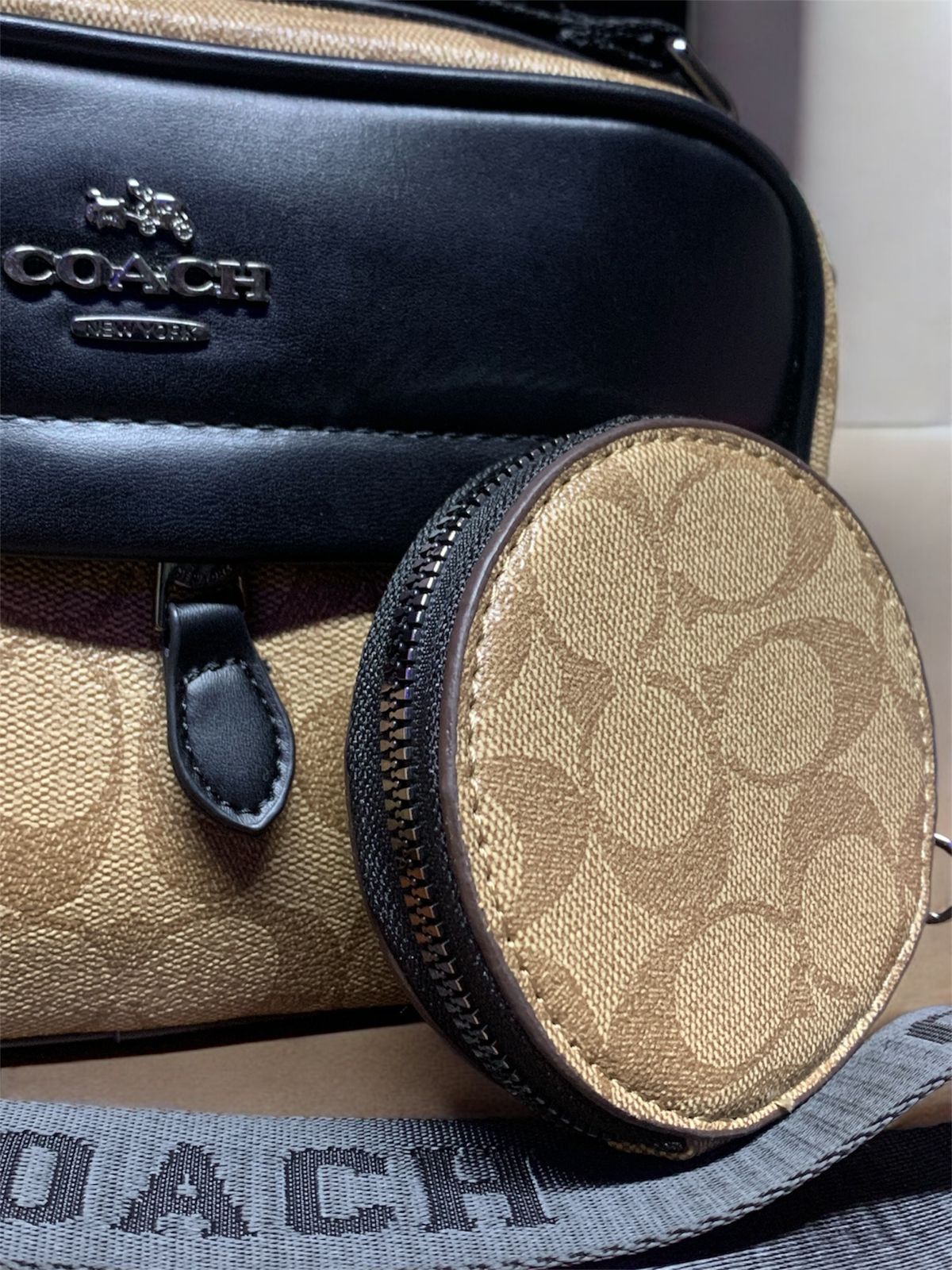 CARRIEL COACH NEW YORK.