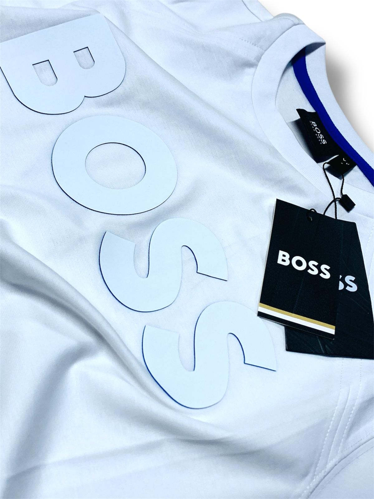 CAMISETA HUGO BOSS CUELLO REDONDO.
