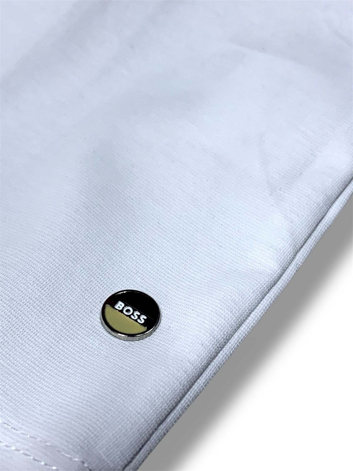CAMISETA HUGO BOSS CUELLO REDONDO.