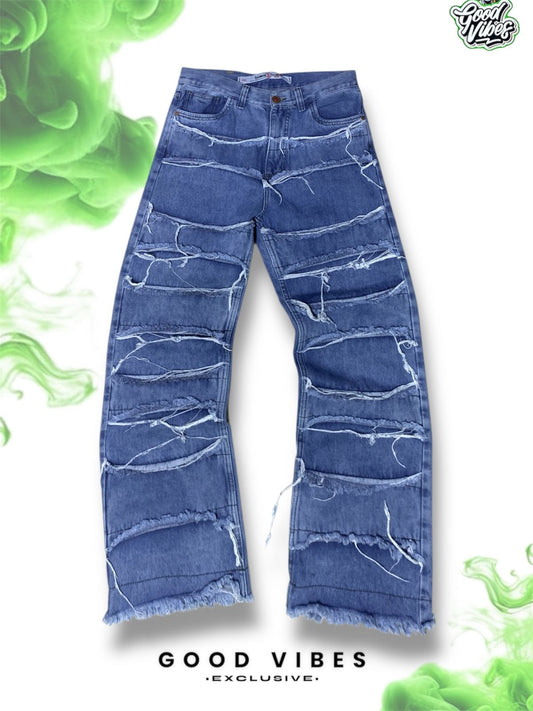 JEAN INVERTIDO CON DESGASTES.