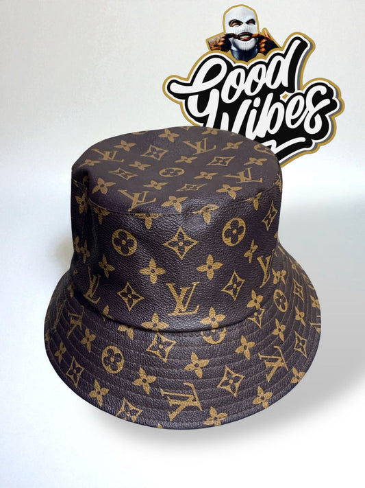GORRO PESQUERO LOUIS VUITTON.